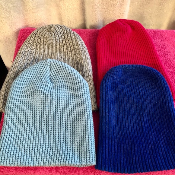 Four gently used knit hats. - Picture 5 of 6